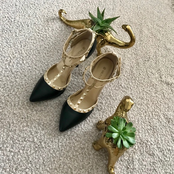 Wild Diva Shoes - Wild Diva Pointed Toe Studded Strappy Heels